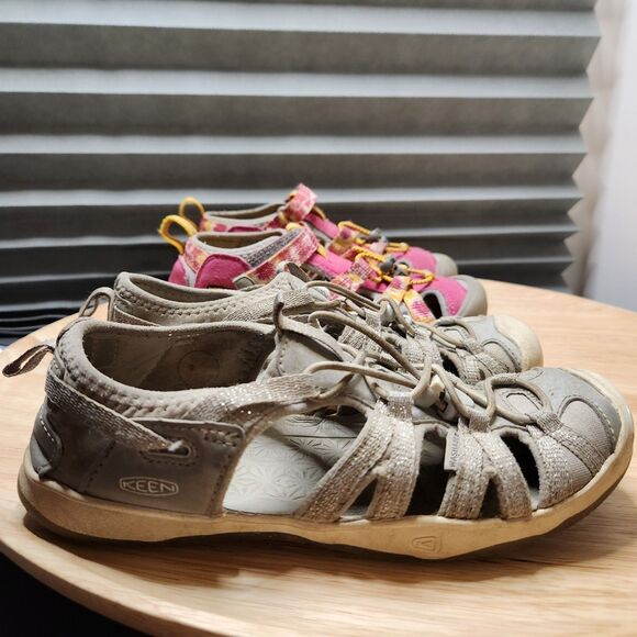 Keen Girls Youth Sandals – Size 2, Lot of 2 Pairs, Waterproof, Play Condition - Picture 2 of 10